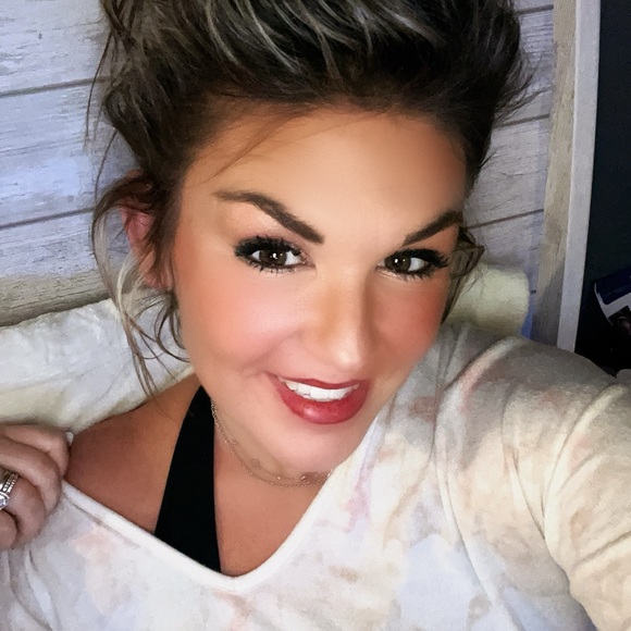 Meet Your Posher, Halley - Picture 12 of 15